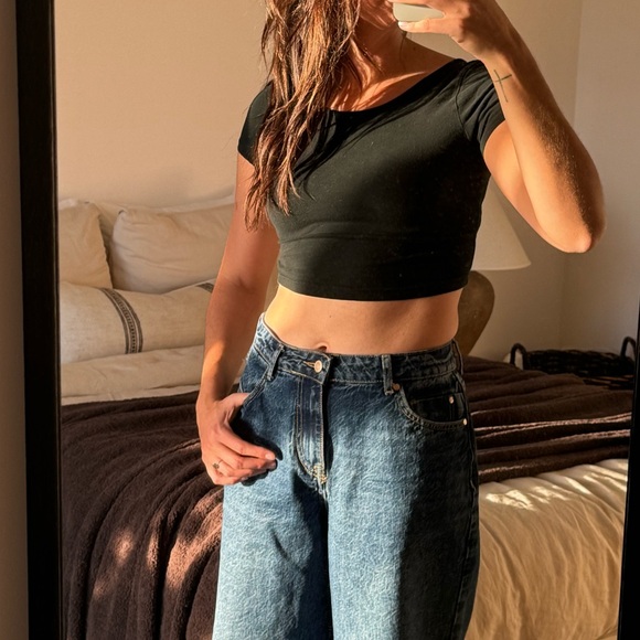 Brandy Melville Black Crop Top - Picture 1 of 5